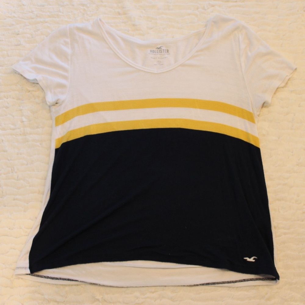 🦋Hollister T-Shirt